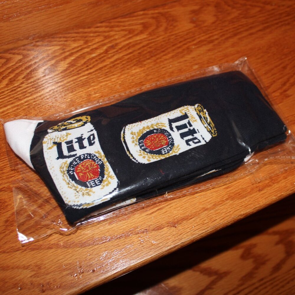 FREE WITH ANY PURCHASE!❤️new 1 x pair Miller Lite Beer Can Print Socks